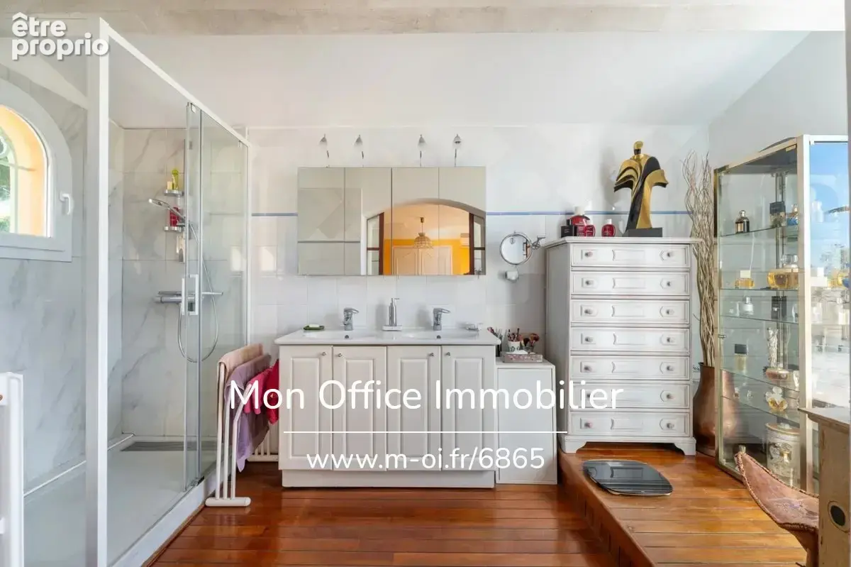 Référence : 7279-PBA. - Villa de 180m2 avec 700m2 de terrain en centre ville, proche de la mer - photo 11