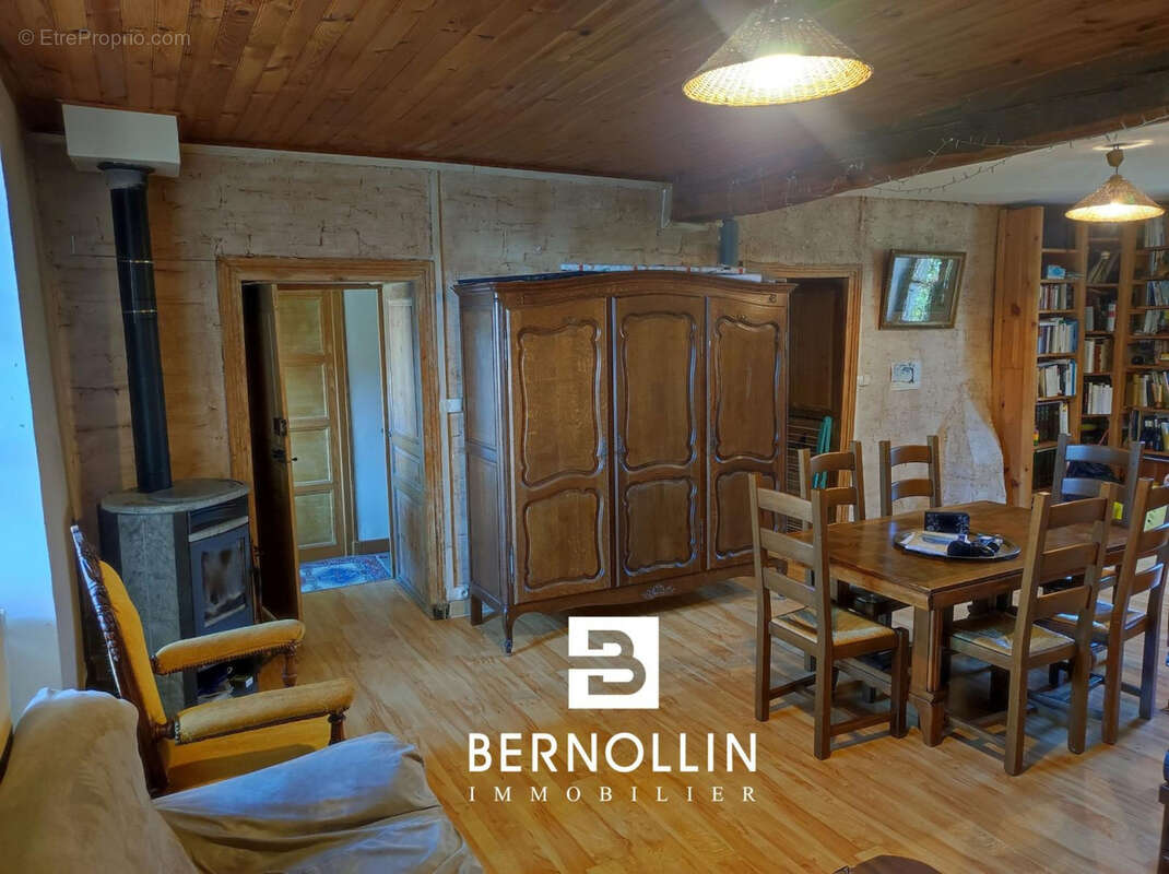 Maison à COURMANGOUX