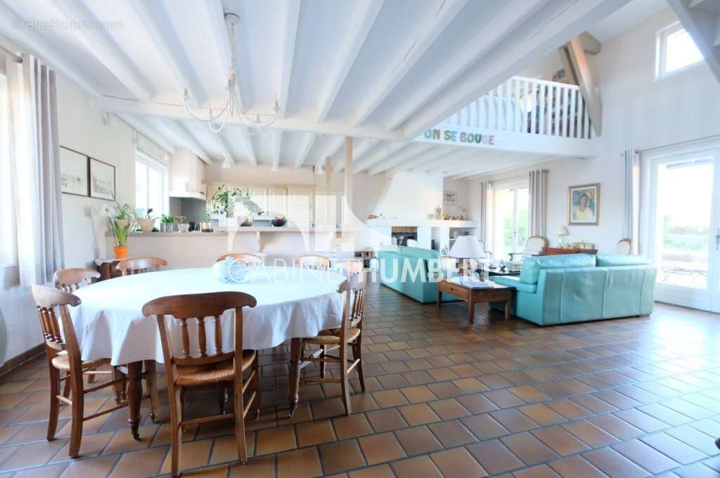 Maison à SAINT-BONNET-LES-OULES