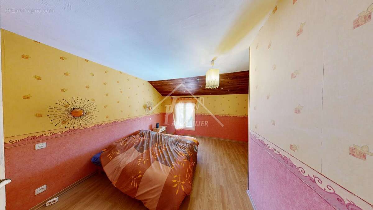 Exclusivite belle maison quatre chambres terrain et dependances - photo 10