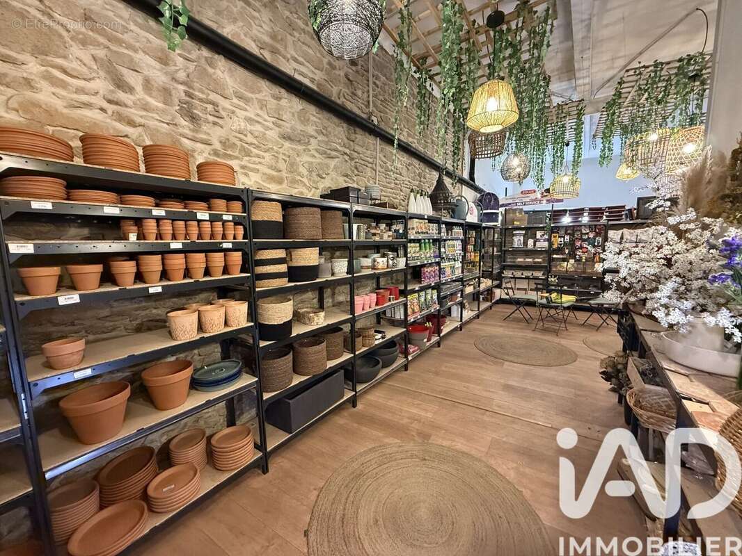 Photo 9 - Commerce à NIMES