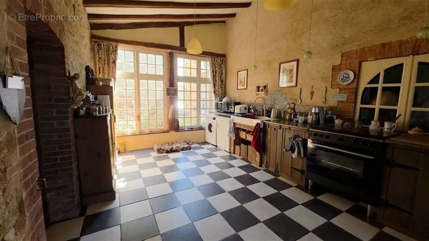 Maison à SAINT-MARTIAL-SUR-ISOP