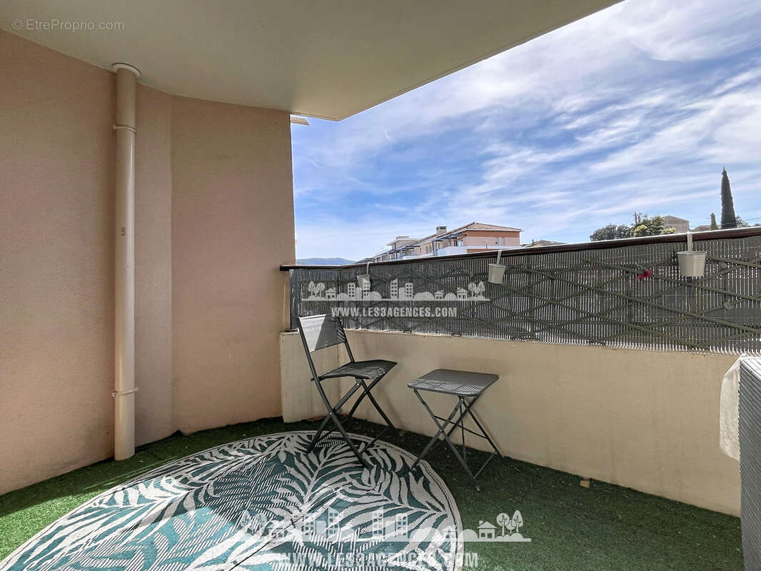Appartement à COGOLIN