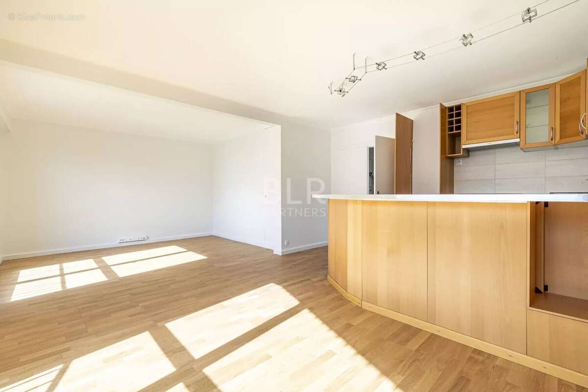 Appartement à COURBEVOIE