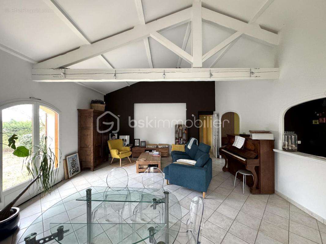 Maison à SALAISE-SUR-SANNE