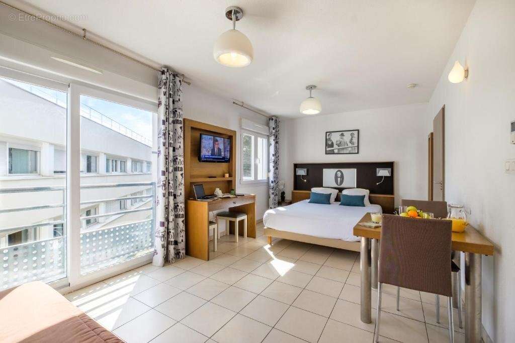 INVESTISSEMENT LOCATIF  Antibes  Résidence étudiante Le Maestria  6.03 % de rentabilité - photo 2