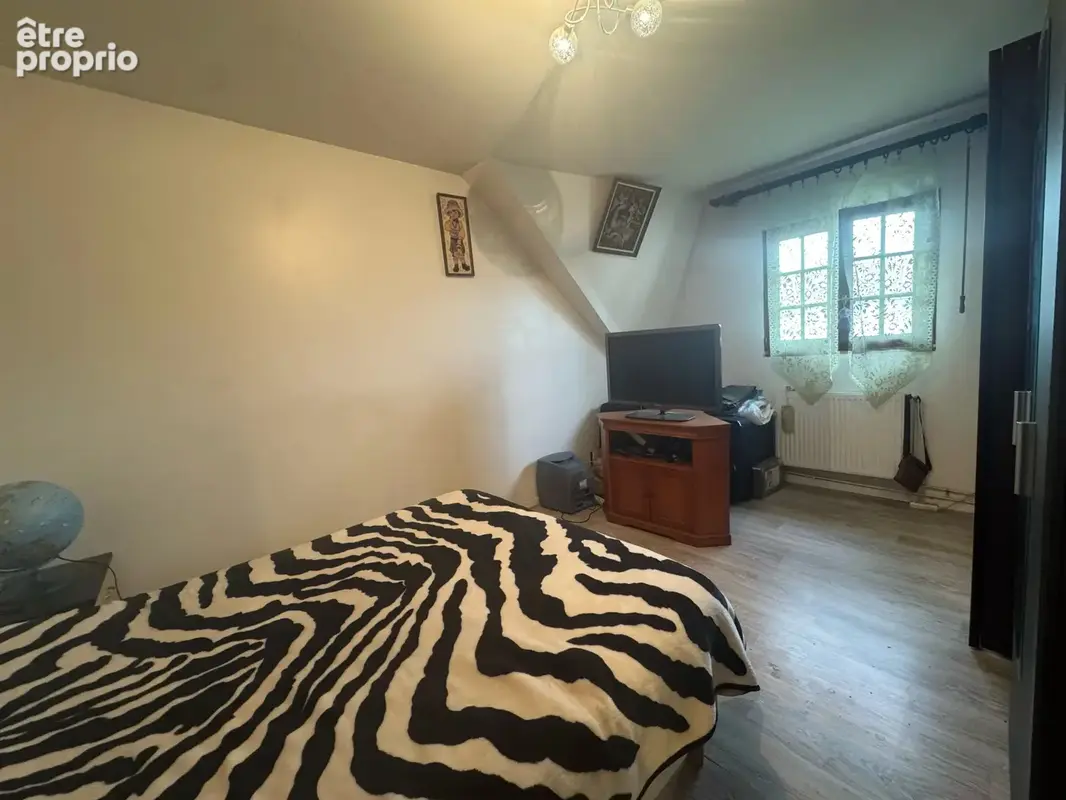 BLANC-MESNIL SUD : maison familiale avec atelier & 2 garages et plusieurs accès véhicules - photo 5