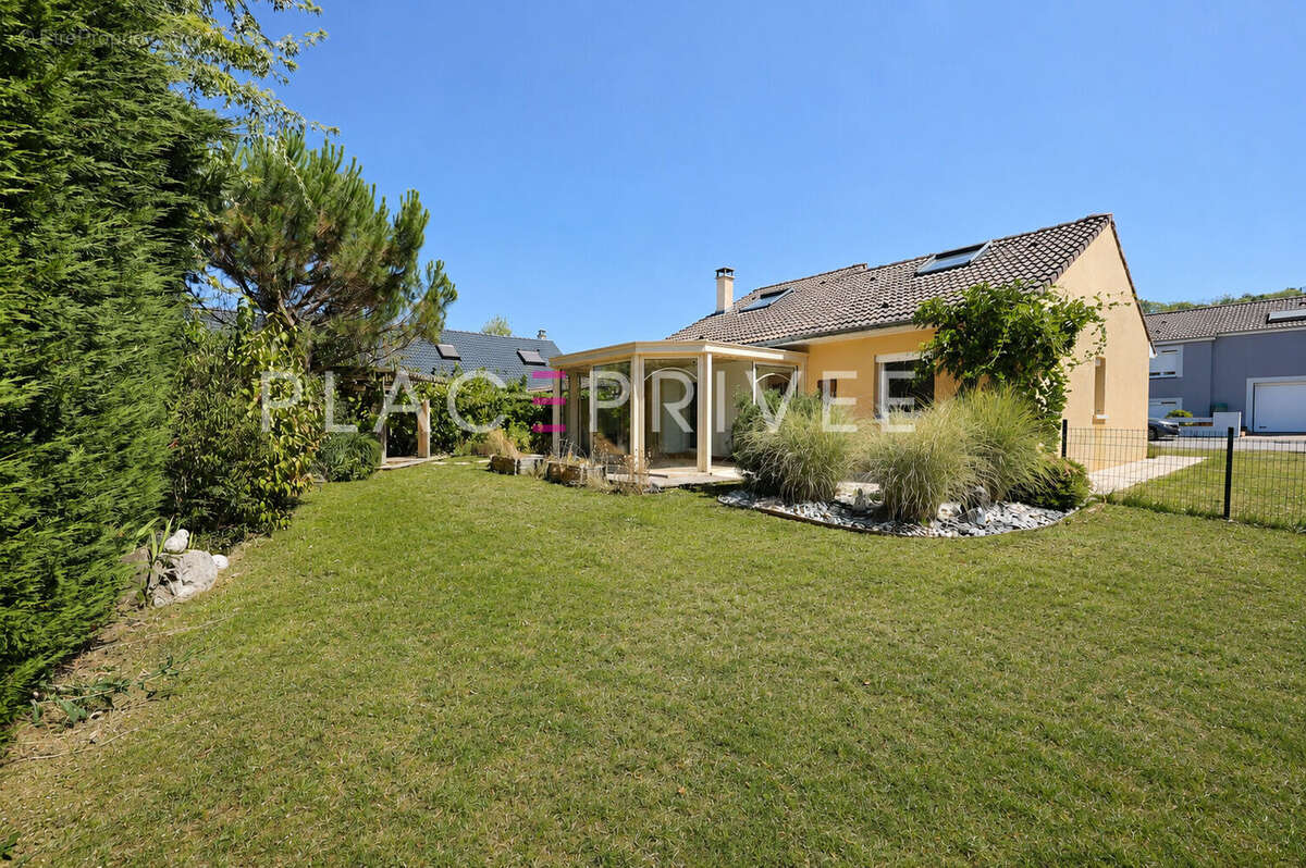 Maison avec jardin et garage - photo 2