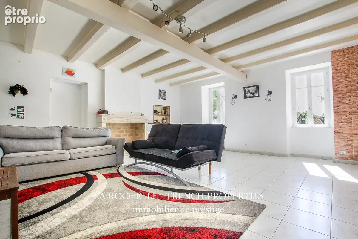 Photo Maison à Verines au prix de 378 000€