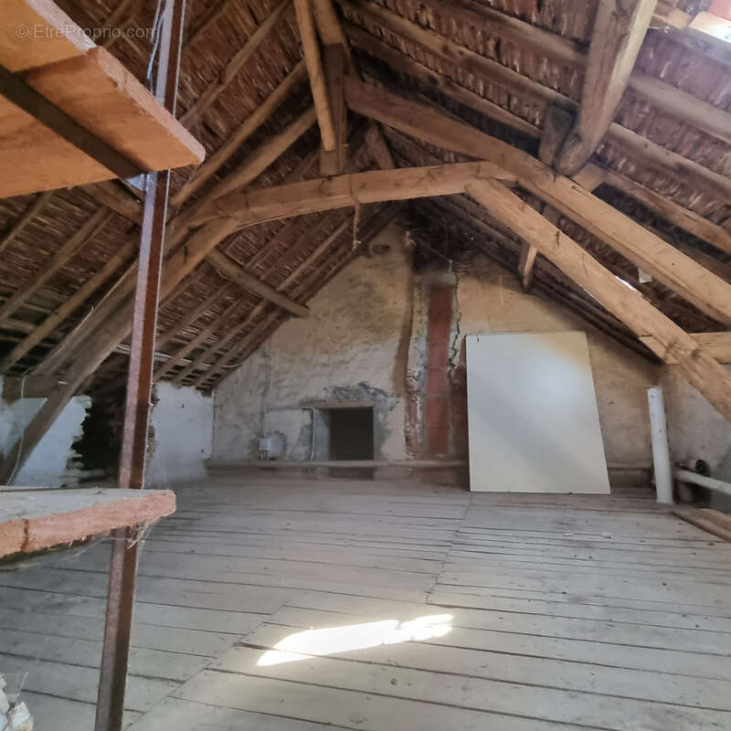 Longère sur 1 329 m2 de terrain clos ! - photo 15