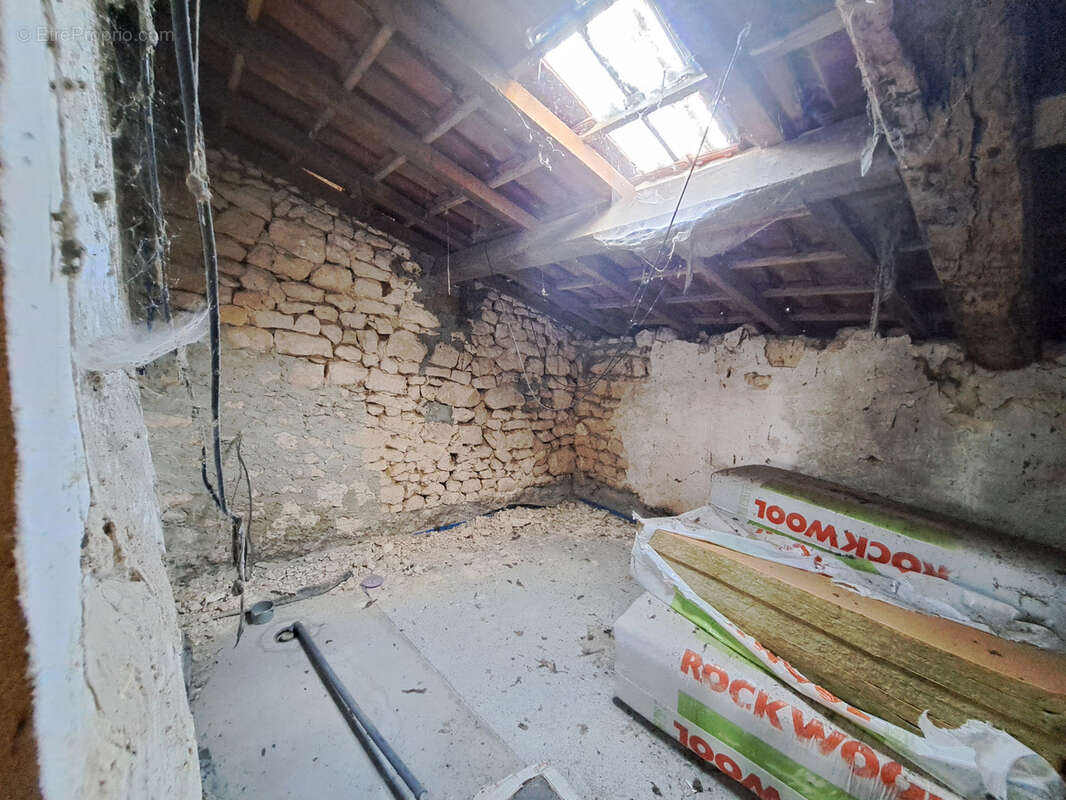 Maison à SAINT-SIGISMOND-DE-CLERMONT