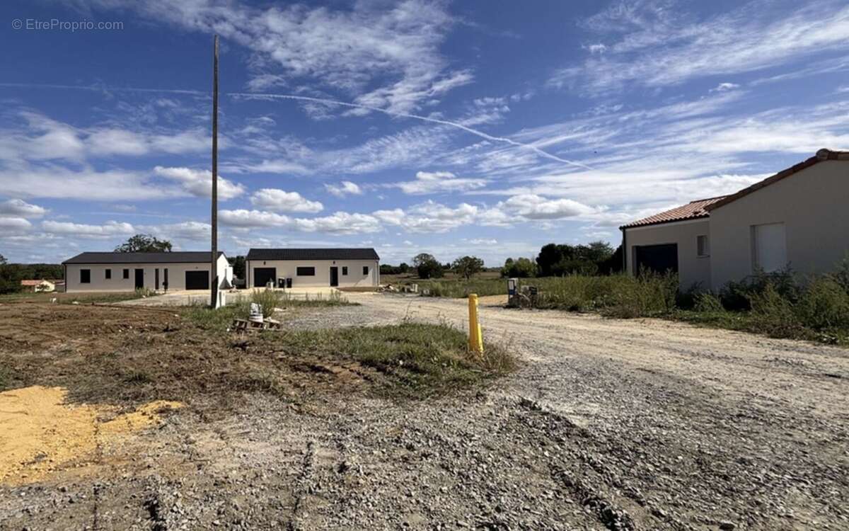 Terrain de 599 m² à JAUNAY-MARIGNY - photo 2