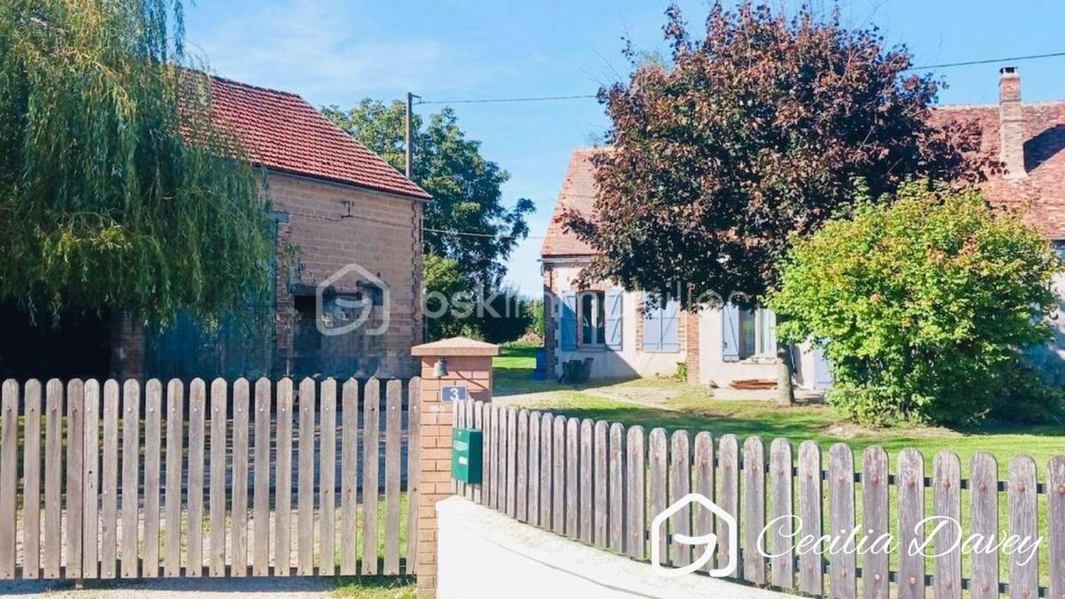 Maison à VILLENEUVE-SUR-YONNE