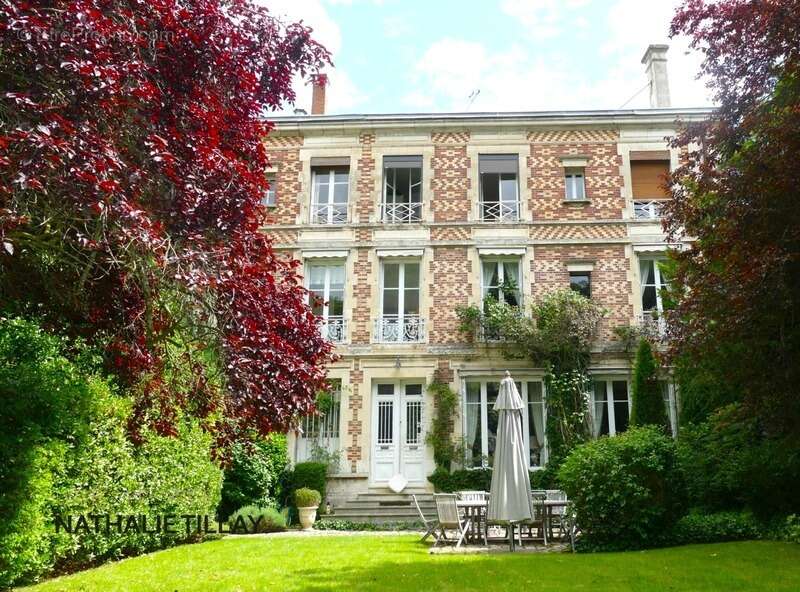 Orleans centre, a vendre,  Hotel particulier de 465 m², parc paysagé et dépendances - photo 2