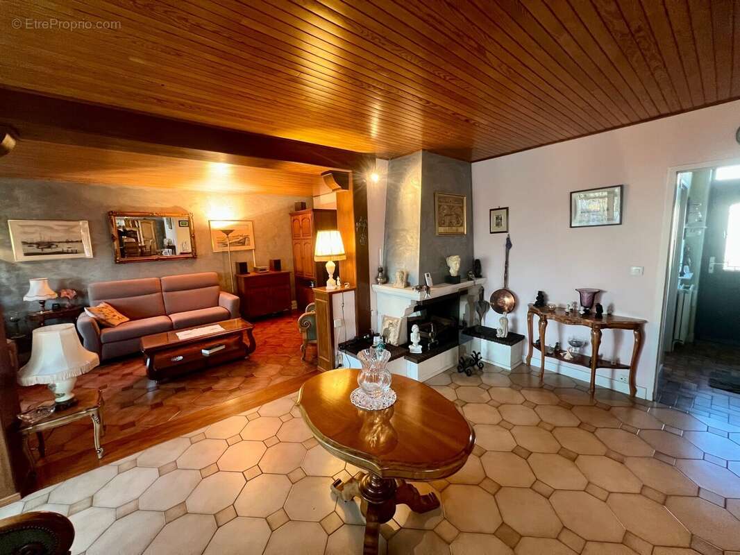 Maison à BRUYERES-LE-CHATEL