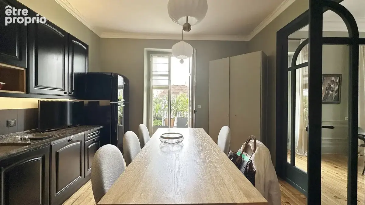 APPARTEMENT de type T4 DE 149 M2 AVEC TERRASSE DE 28 M2 + cave + de parking privatif - photo 8