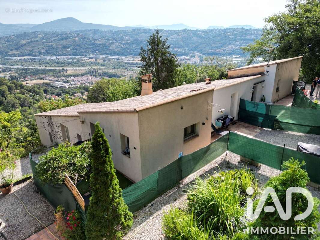 Maison 199 m² à Saint-Laurent-Du-Var  - photo 6