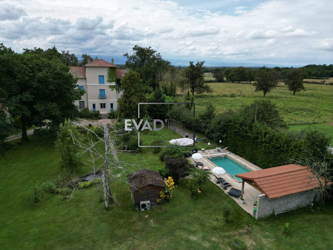 Maison 325 m² à Montrond-Les-Bains  - photo 3