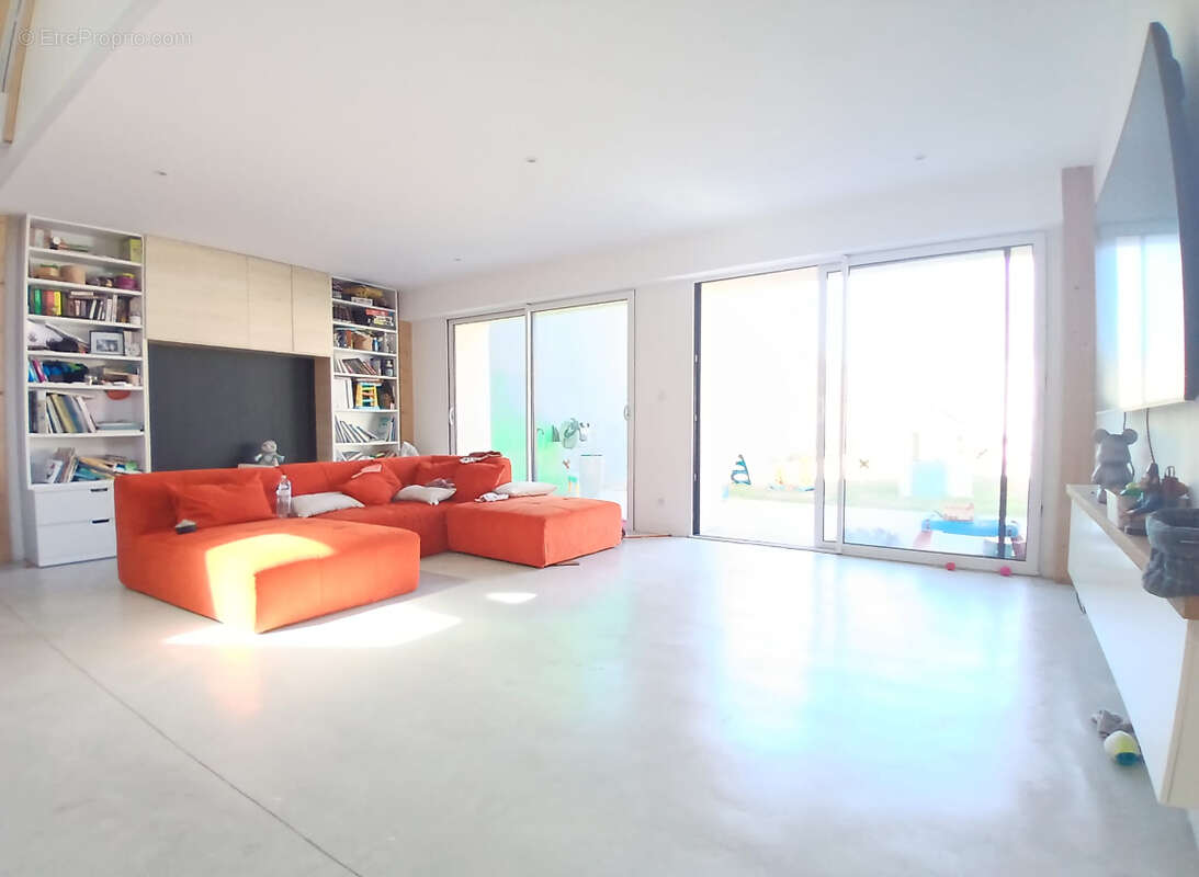 Coulombs_ maison/villa /loft/ en pierre 160 m2 / 2chambres/ jardin - photo 2