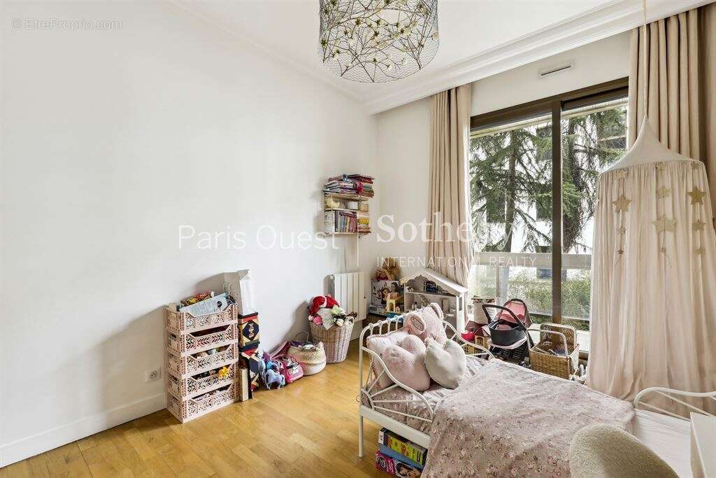 Appartement à NEUILLY-SUR-SEINE