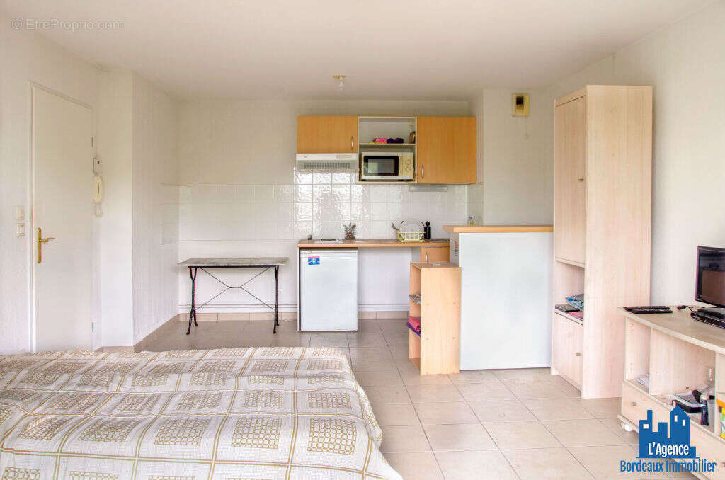 Vendu par l'agence. exclusivité ! bordeaux - appartement type 2 de 42 m² avec balcon + place de parking. benoît trement 06.51.26 - photo 2