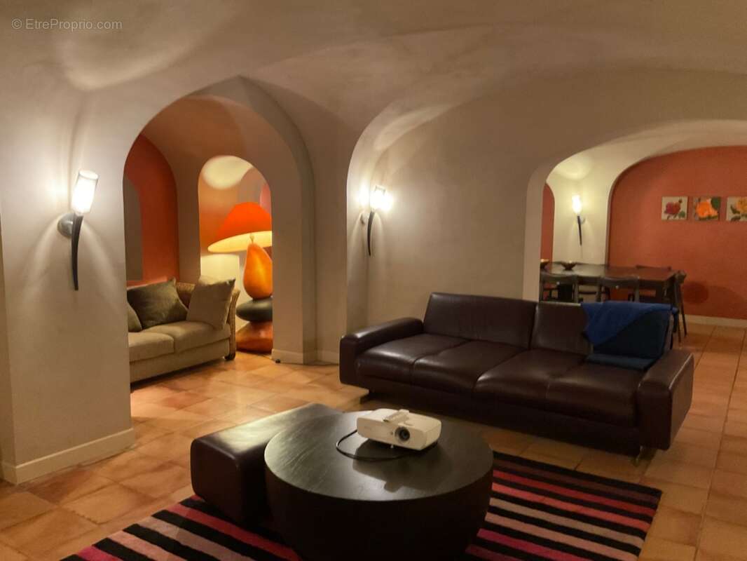 Proprieté  à 20 mns d'Aix en Provence sur la commune de Rognes  380m2 avec 8 chambres - photo 25