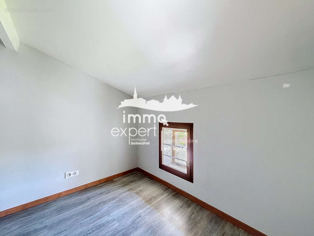 Appartement à MIRECOURT