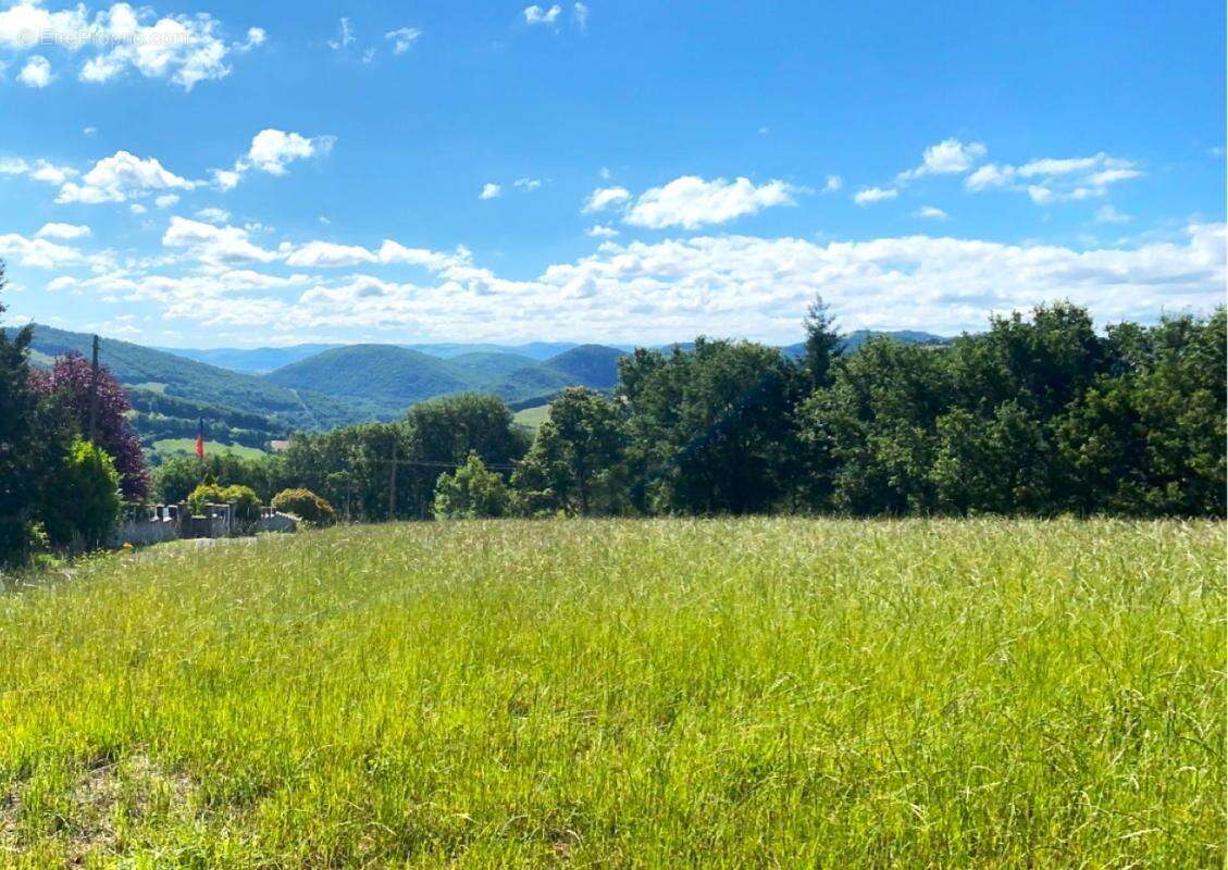 Terrain à SAINT-SERNIN-SUR-RANCE
