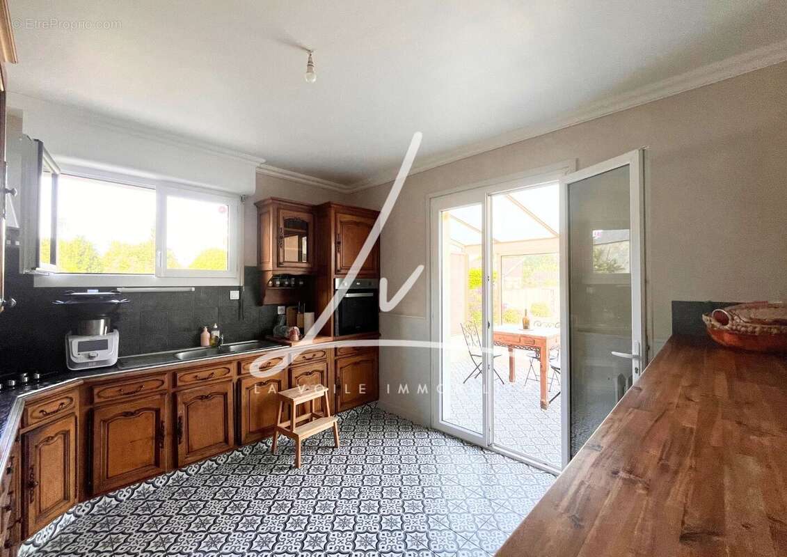 Maison 210 m² à Evrecy  - photo 3