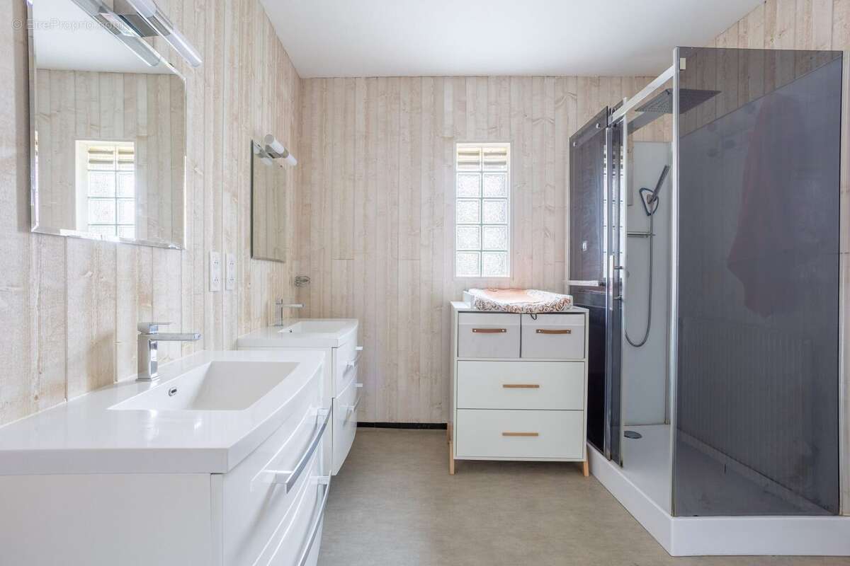 Maison à SAINT-BONNET-PRES-RIOM