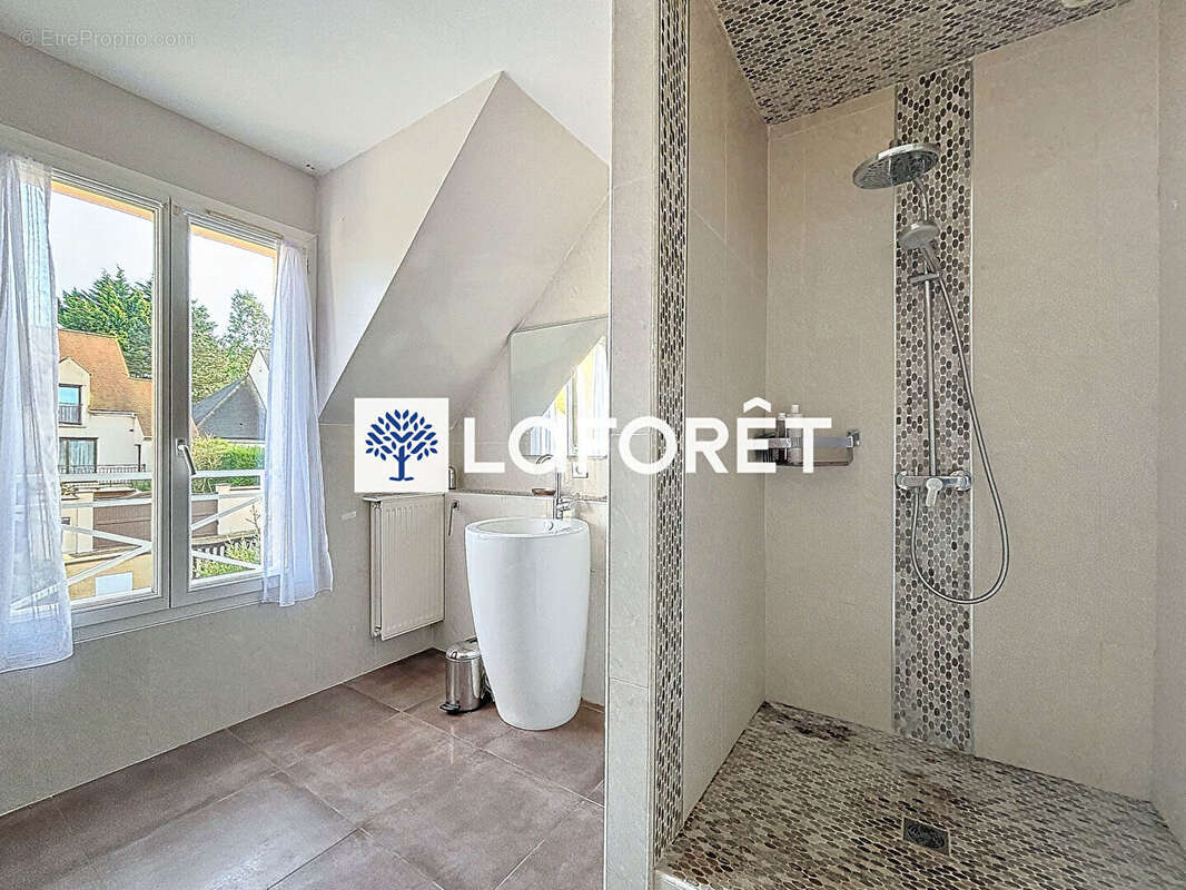 Maison à SAINT-NOM-LA-BRETECHE