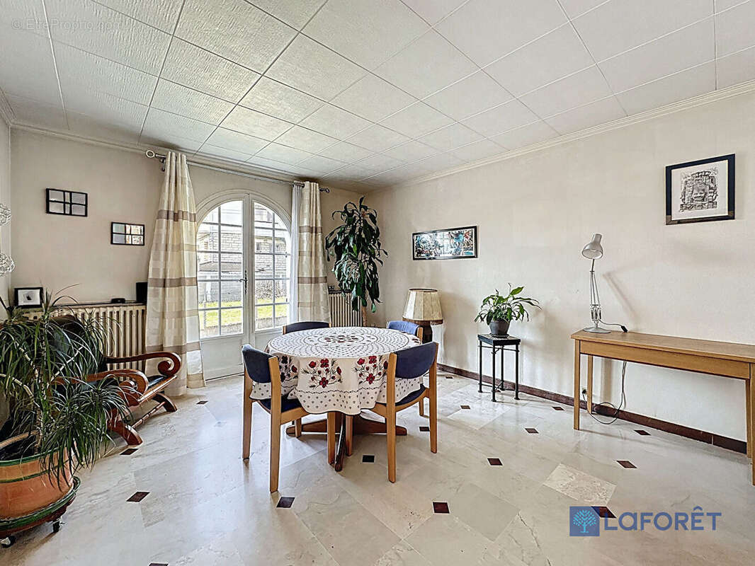 Maison à SAINT-GERMAIN-LES-ARPAJON