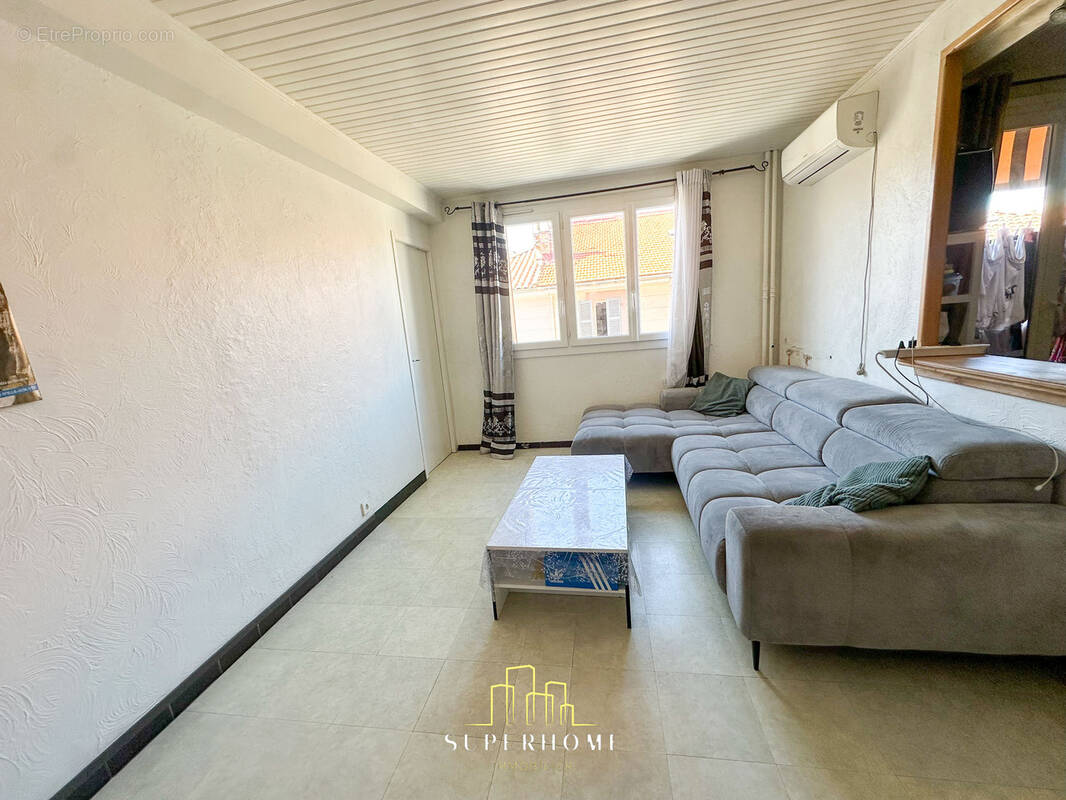 Appartement à MARSEILLE-4E