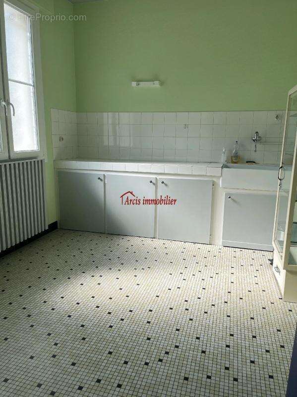 Commerce à ARCIS-SUR-AUBE