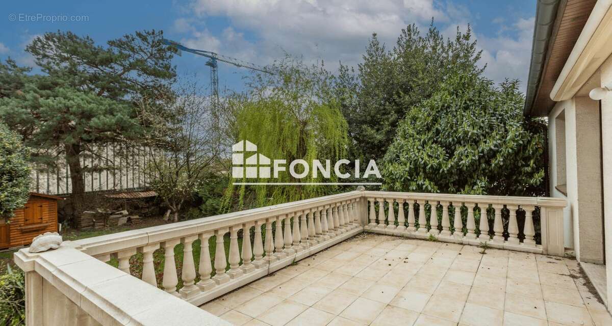 Maison à L'HAY-LES-ROSES