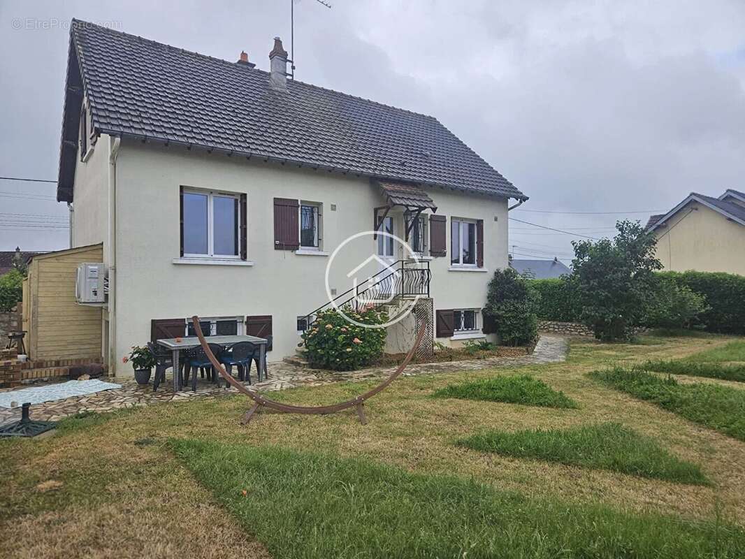 Maison familiale avec sous-sol et beau terrain à Vineuil - photo 15