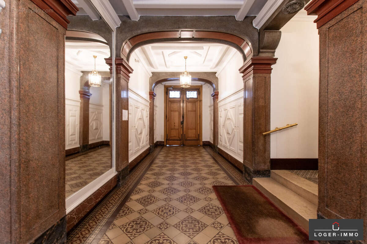 Appartement à PARIS-16E