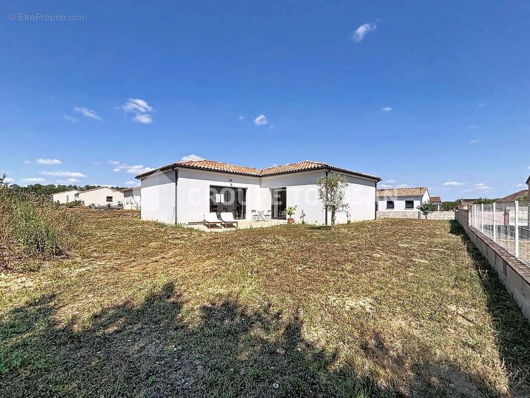 Maison 96 m² à Briatexte  - photo 12