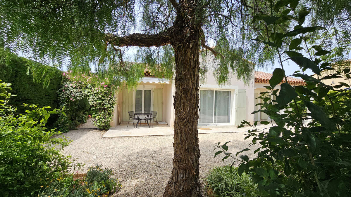 Maison à SAINT-CYR-SUR-MER