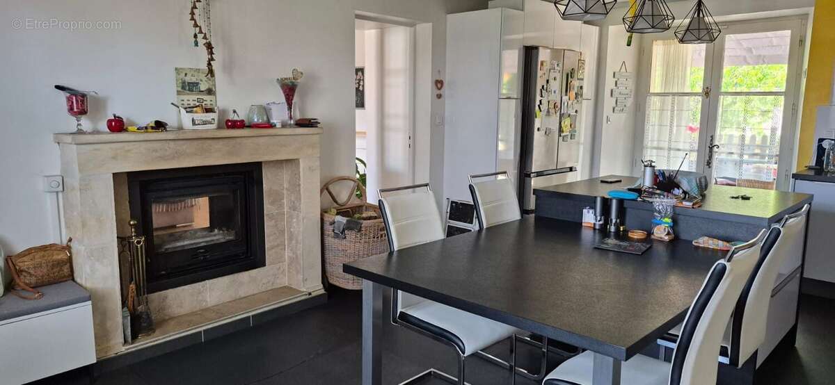 Maison 225 m² à Chateau-Larcher  - photo 9