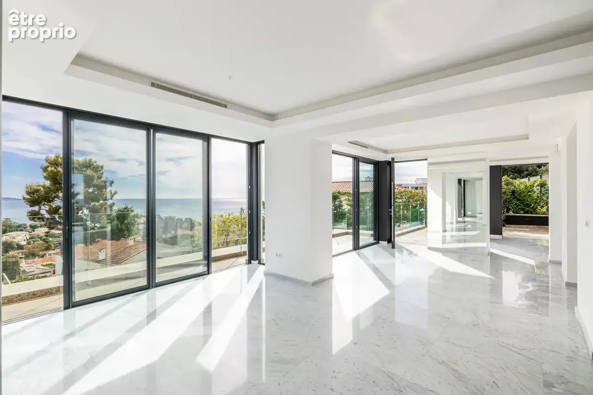 Roquebrune-Cap-Martin - Exceptionnelle villa 350m² 4 chambres, piscine, vue mer panoramique - photo 3