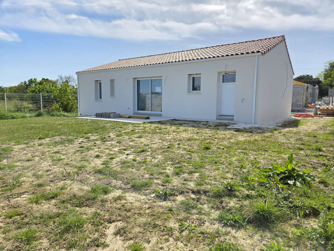 Maison à LE GIROUARD