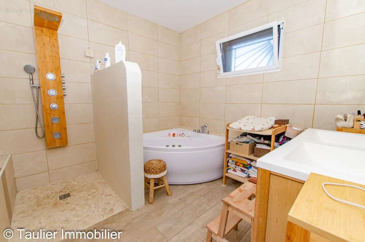 Maison à SAINT-LATTIER