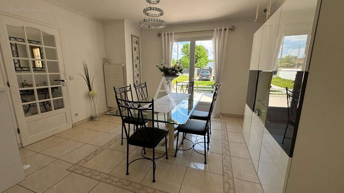 Maison à OZOIR-LA-FERRIERE