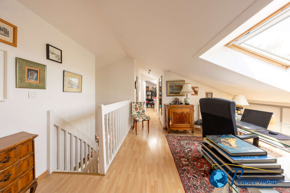 Appartement à SAINT-PRIEST-EN-JAREZ