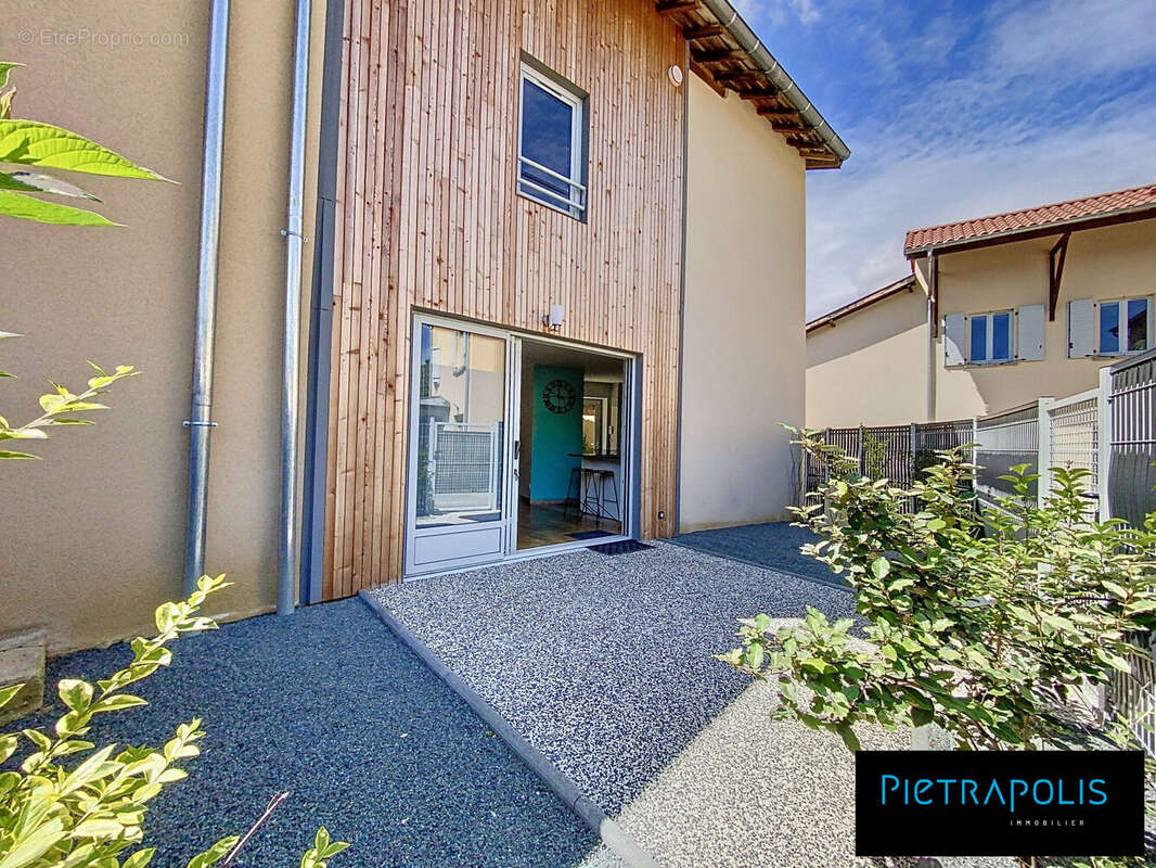 Appartement à NEUVILLE-SUR-SAONE