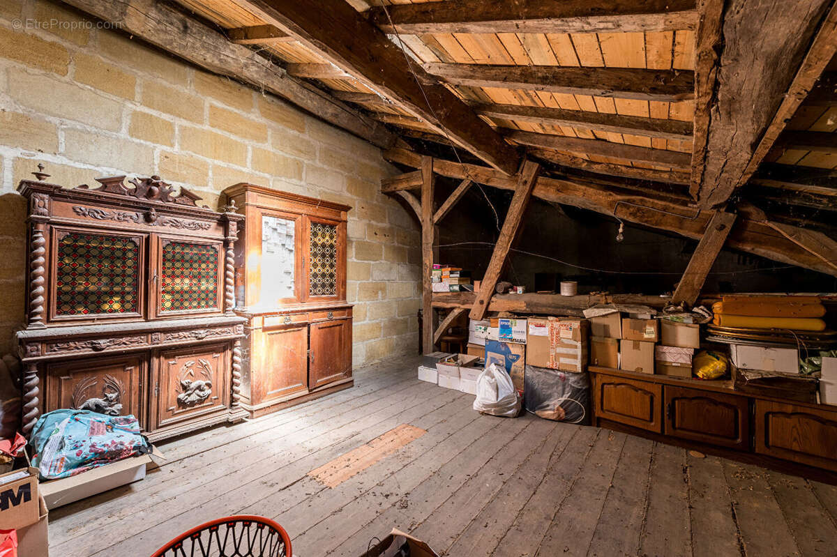 Maison à SAINT-CHRISTOPHE-DES-BARDES