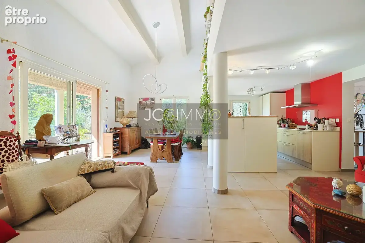 Villa T4 de plain-pied, 125m2 habitables sur 11 799m2 de terrain avec garage de 77m2. - photo 7