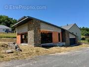 Maison à SALLES-CURAN