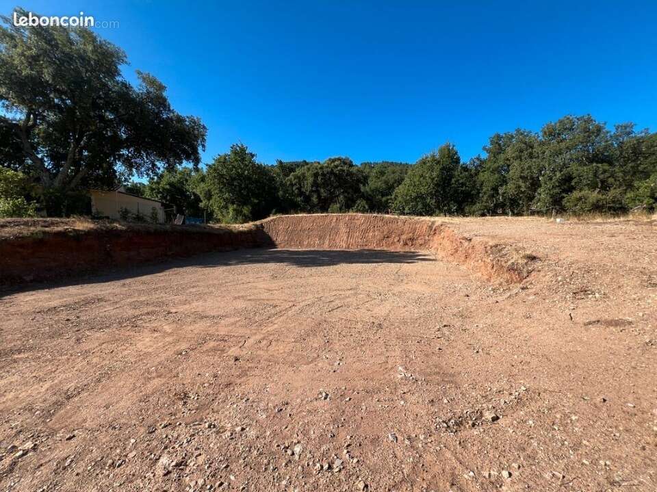 Terrain à LES MAYONS